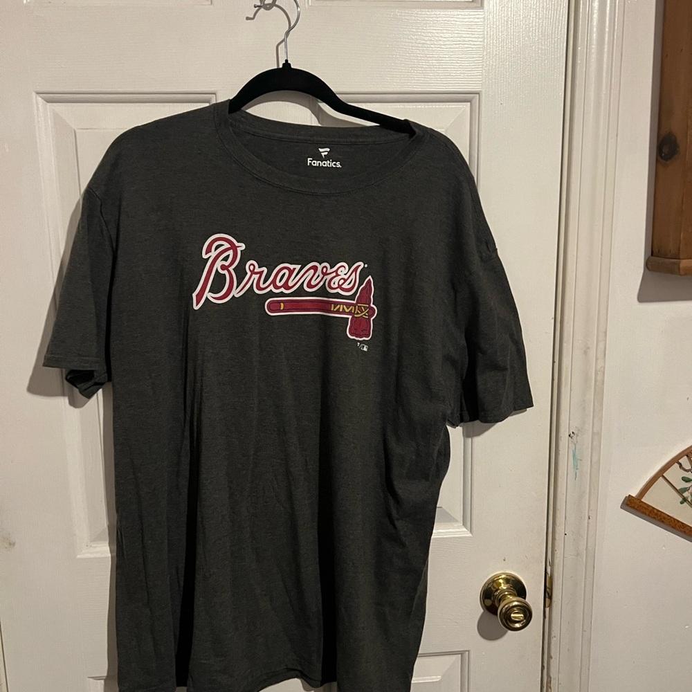 Fanatics Dark Gray Braves Short Sleeve Tee